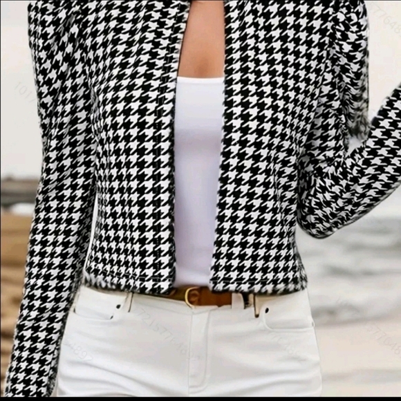 NWT, Sz. S, black and white, cropped long-sleeved, open front sweater/coat. - Picture 2 of 8